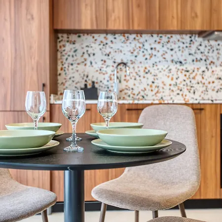 Juliet Residence, Penthouse , Your Away From In By Sf Homes Apartamento